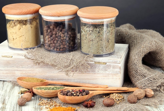 Szklanki z przyprawami