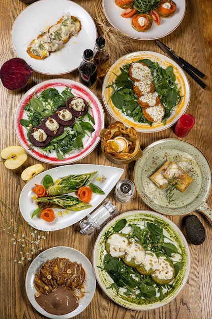 Rozmaite dania na stole